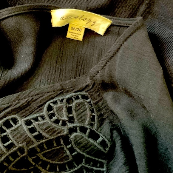 Aveology Plus Size Tiered Swing Tunic. Black. Size 26/28. Tie neckline. - Picture 5 of 5